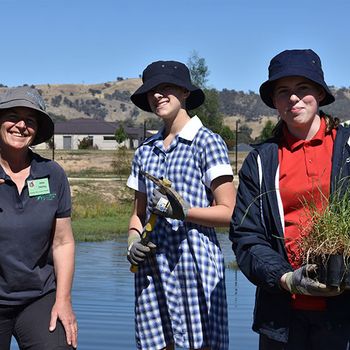 Yr 8 Biodiversity Day Native Plants 4