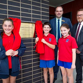 2 Charlotte Ladanay Charlie Constable And Molly Millar Unveil Curtis With Principal John Thompson And Julian Denholm Lea Nsw Vic Tas