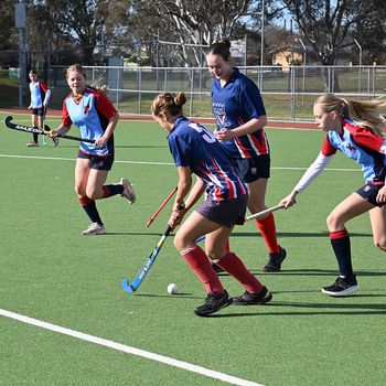 T3 Wk 3 Hume Hockey Girls 14