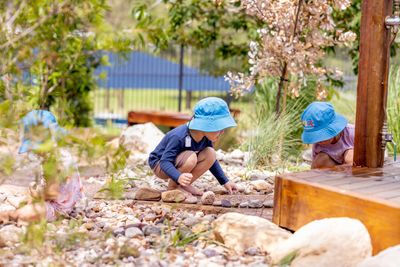 Exploring and Discovering in Play