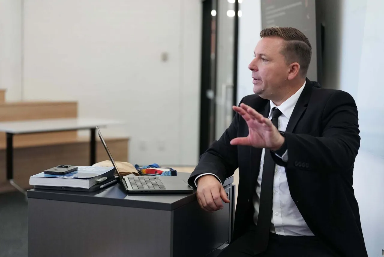 Virtual classroom supporting NSW secondary students through online education.