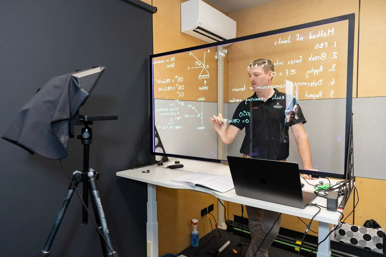 Flexible schooling NSW allowing students to study from home
