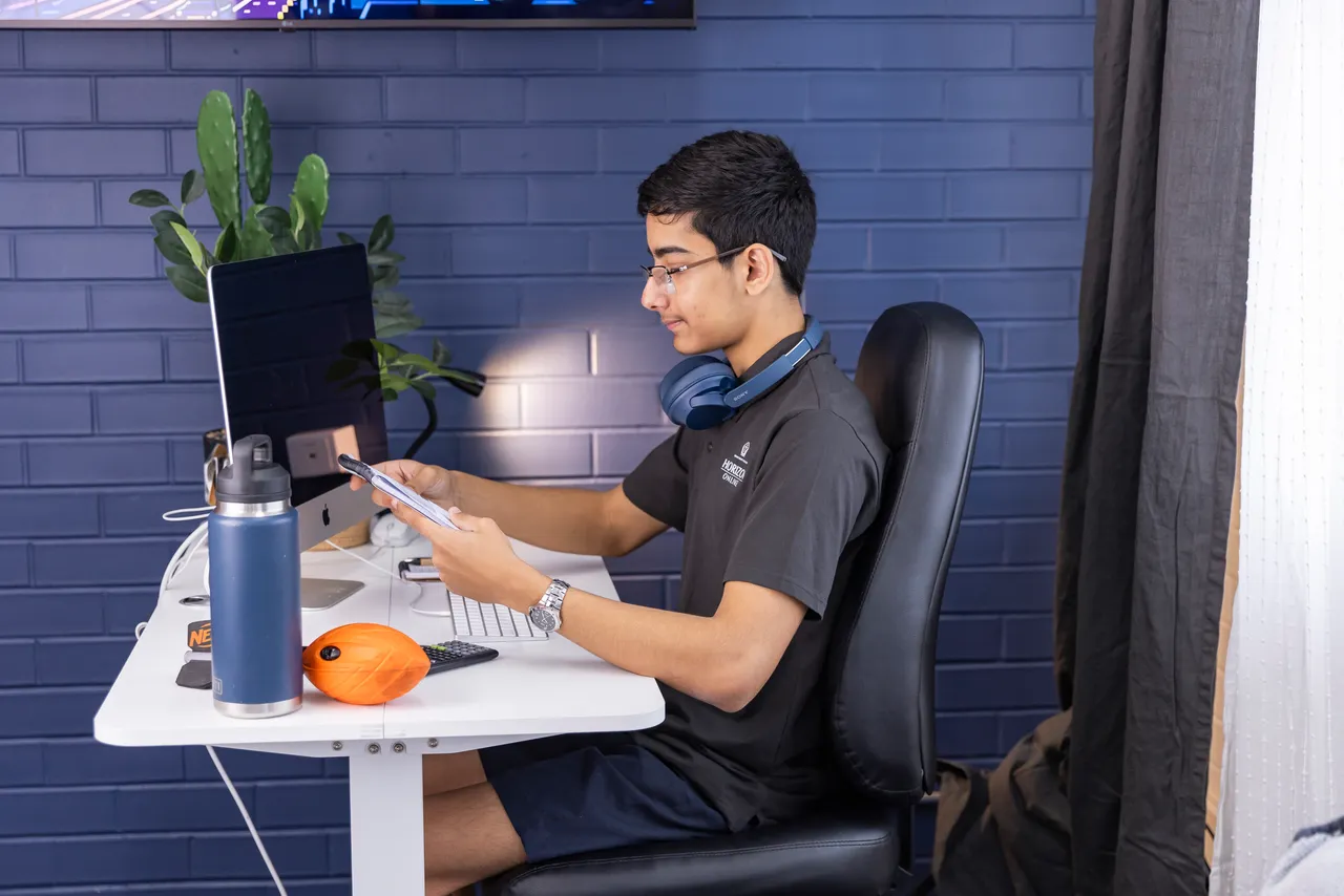 Student studying independently through a flexible online education program.