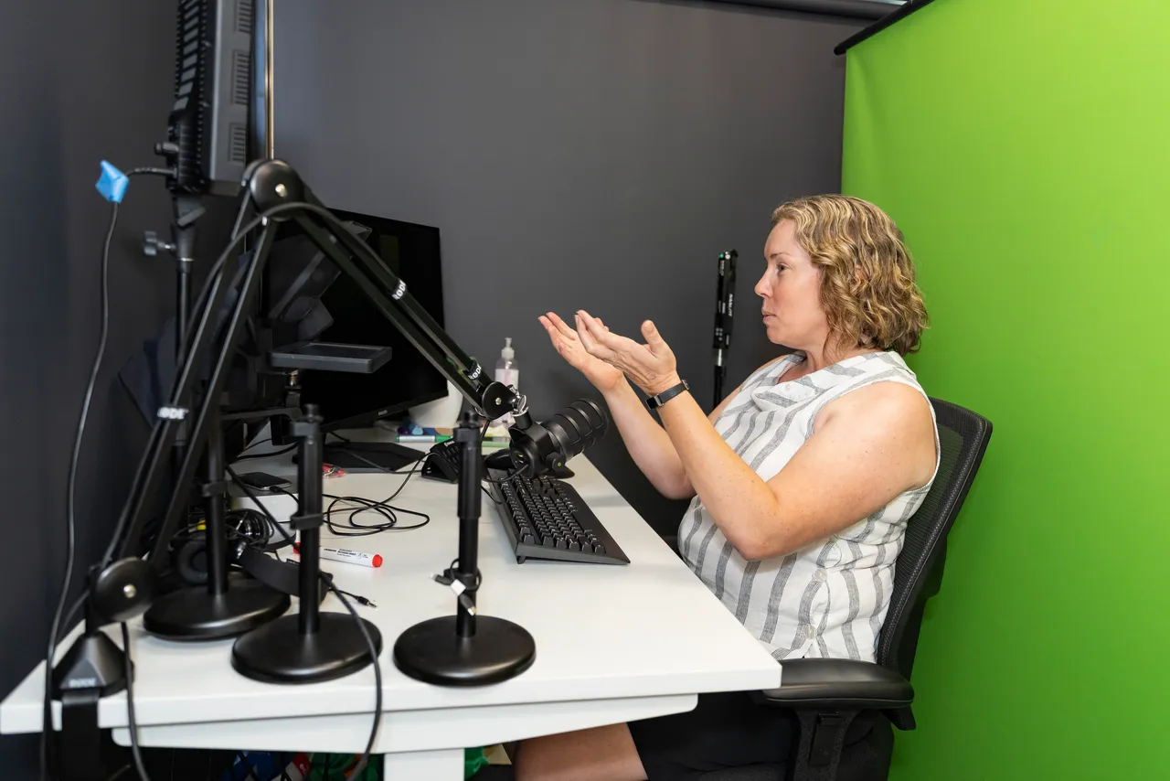 Students participating in a virtual classroom at BDC Horizon Online School in New South Wales