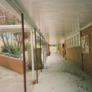 1998 walkway to science laboratories (where the B Block and Science Wing now stand)