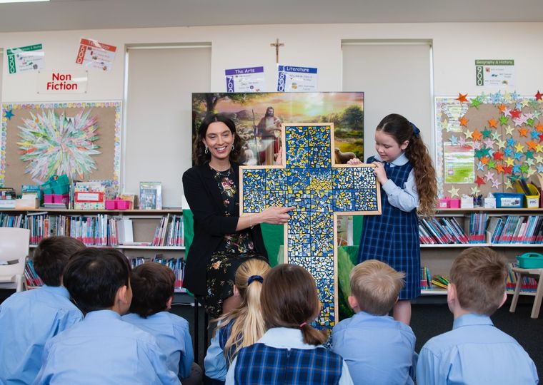 Primary school students in religion class.