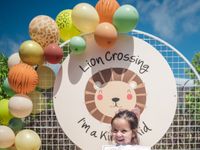 LV Lion Crossing 0178