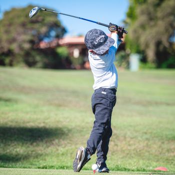Pm Golf Day 1 3440