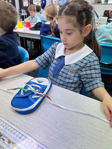 Shoe lace learning in Year 1 1