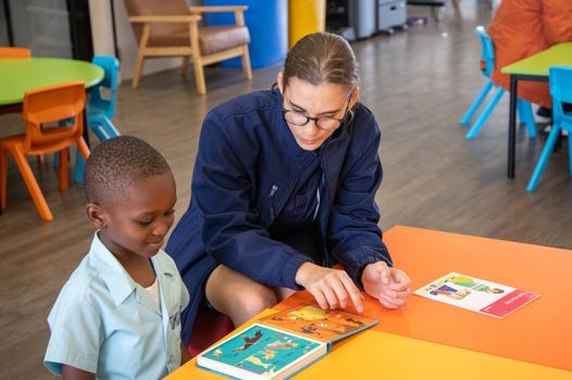 Year 7 reading to prep students 7180