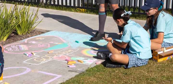Yr 7 chalk path art 4757