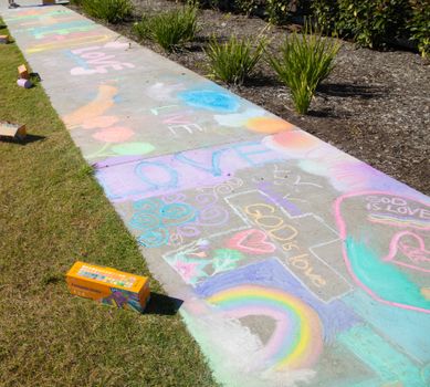 Yr 7 chalk path art 4767