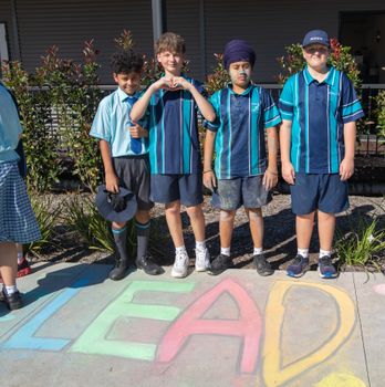 Yr 7 chalk path art 4762