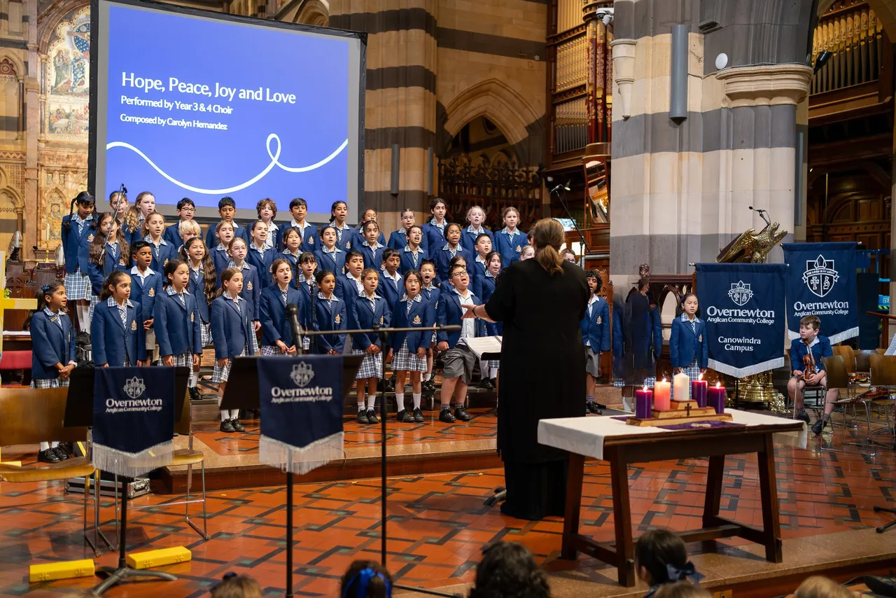 Year 3 & 4 Junior School Choir performing a song at Overnewton’s annual Junior School Carol Service.