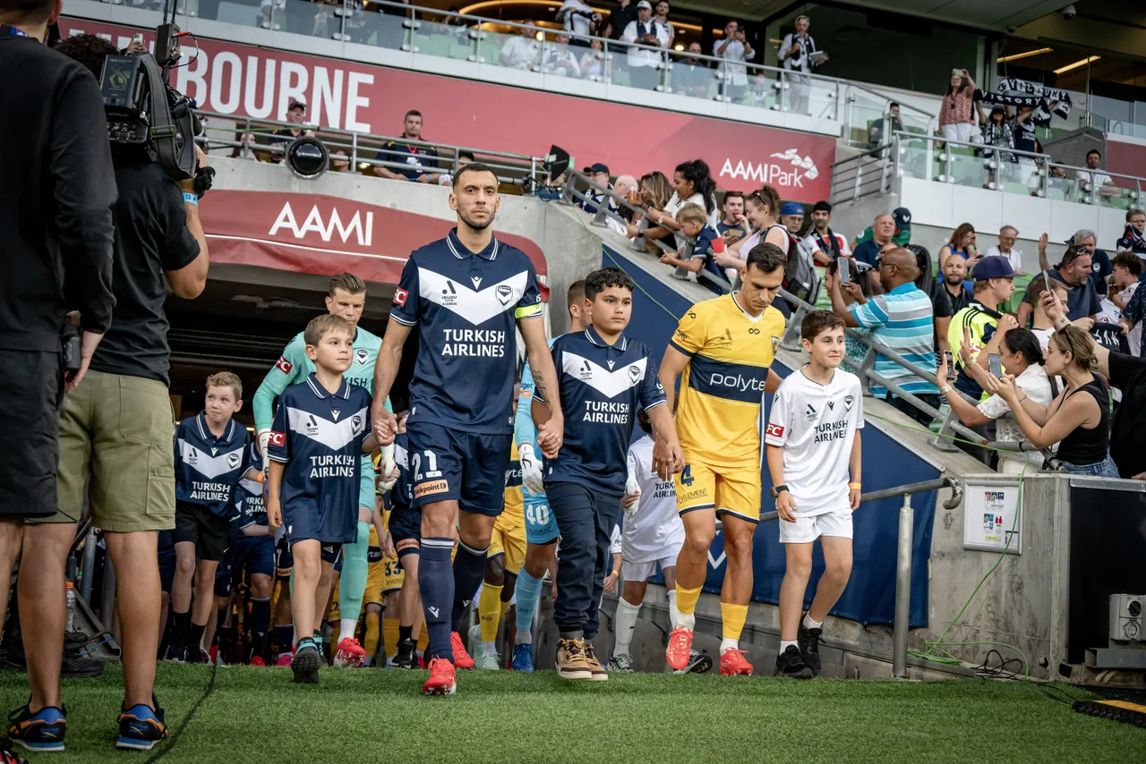 Primary and lower secondary school aged students enjoying an exclusive on-field experience with Melbourne Victory players, as part of Overnewton’s partnership as the first and exclusive football partner school of Melbourne Victory Football Club.
