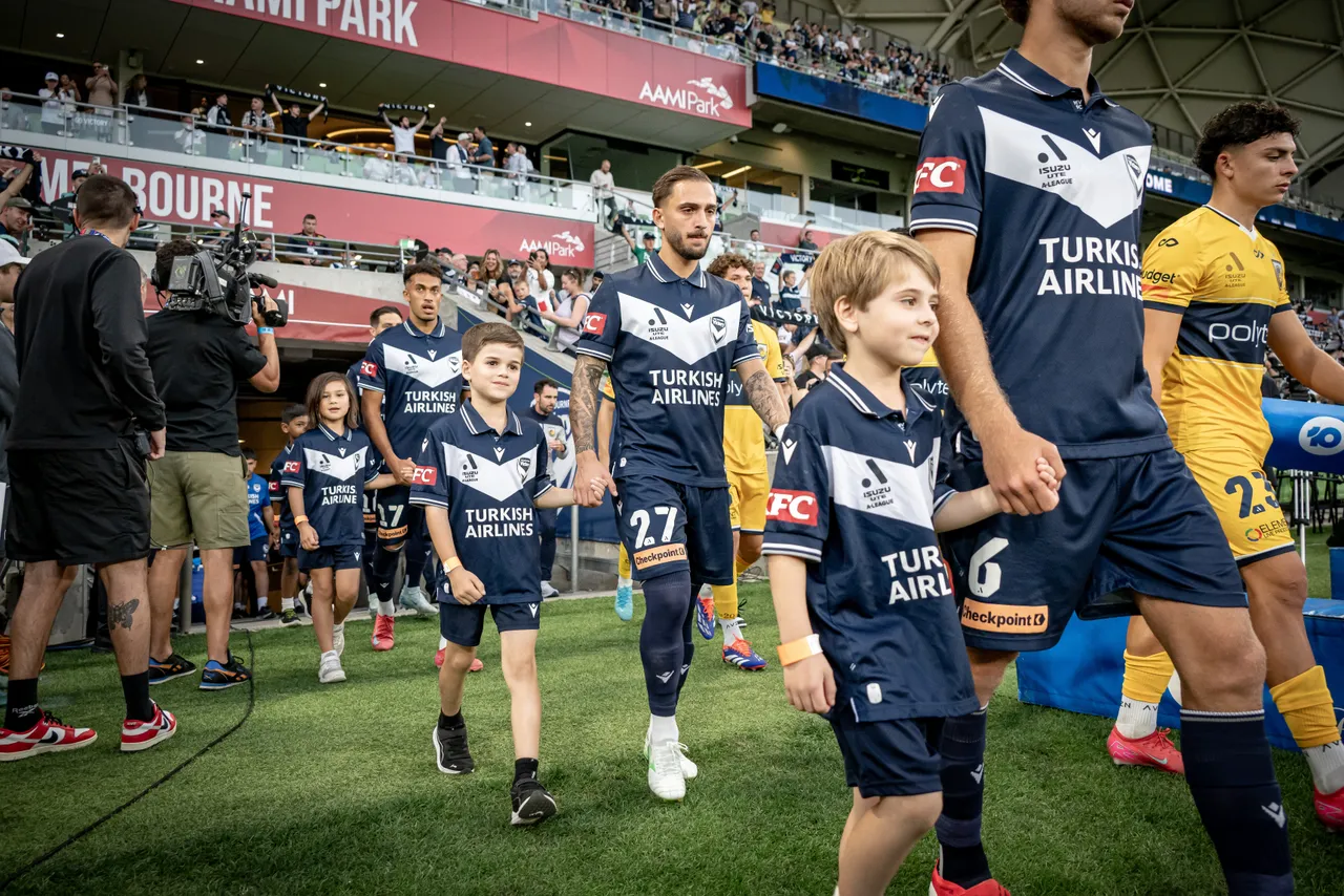 Primary and lower secondary school aged students enjoying an exclusive on-field experience with Melbourne Victory players, as part of Overnewton’s partnership as the first and exclusive football partner school of Melbourne Victory Football Club.