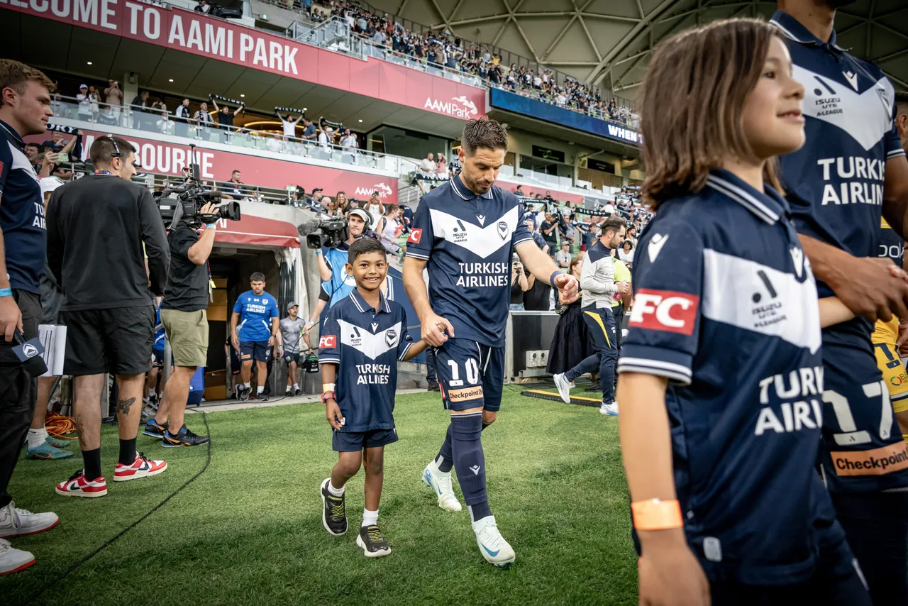 Primary and lower secondary school aged students enjoying an exclusive on-field experience with Melbourne Victory players, as part of Overnewton’s partnership as the first and exclusive football partner school of Melbourne Victory Football Club.