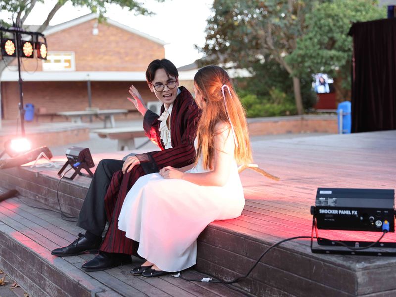 Shake the Quad Holds the Mirror Up